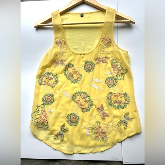 Tops - Yellow summer tank top camisole with beads pattern floral print